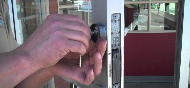 commercial door lock repair Crescent City